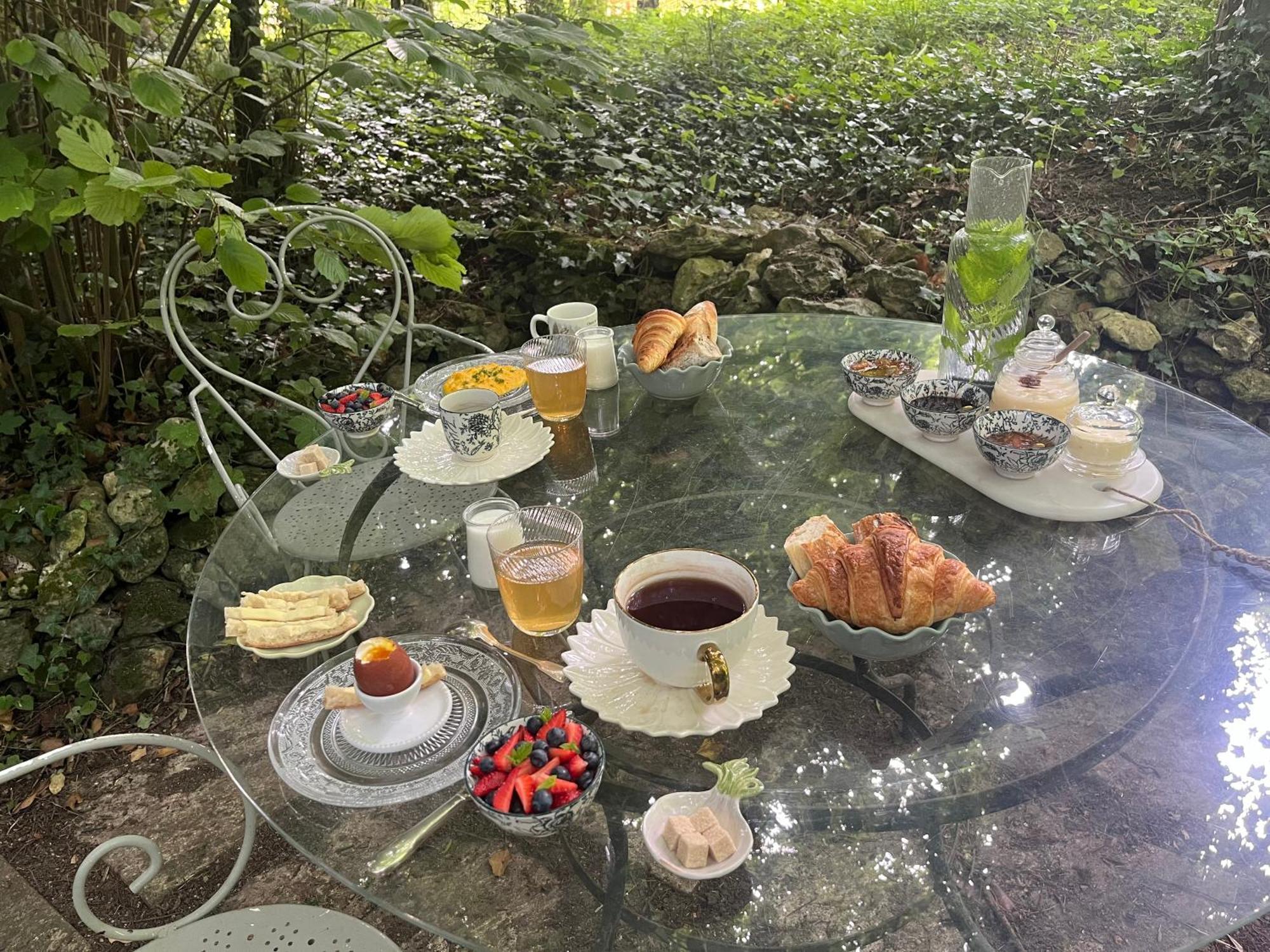 Le Clos Des Songes Blaru Buitenkant foto